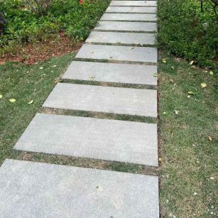 海南 芝麻黑小区踏步、汀步石铺装效果