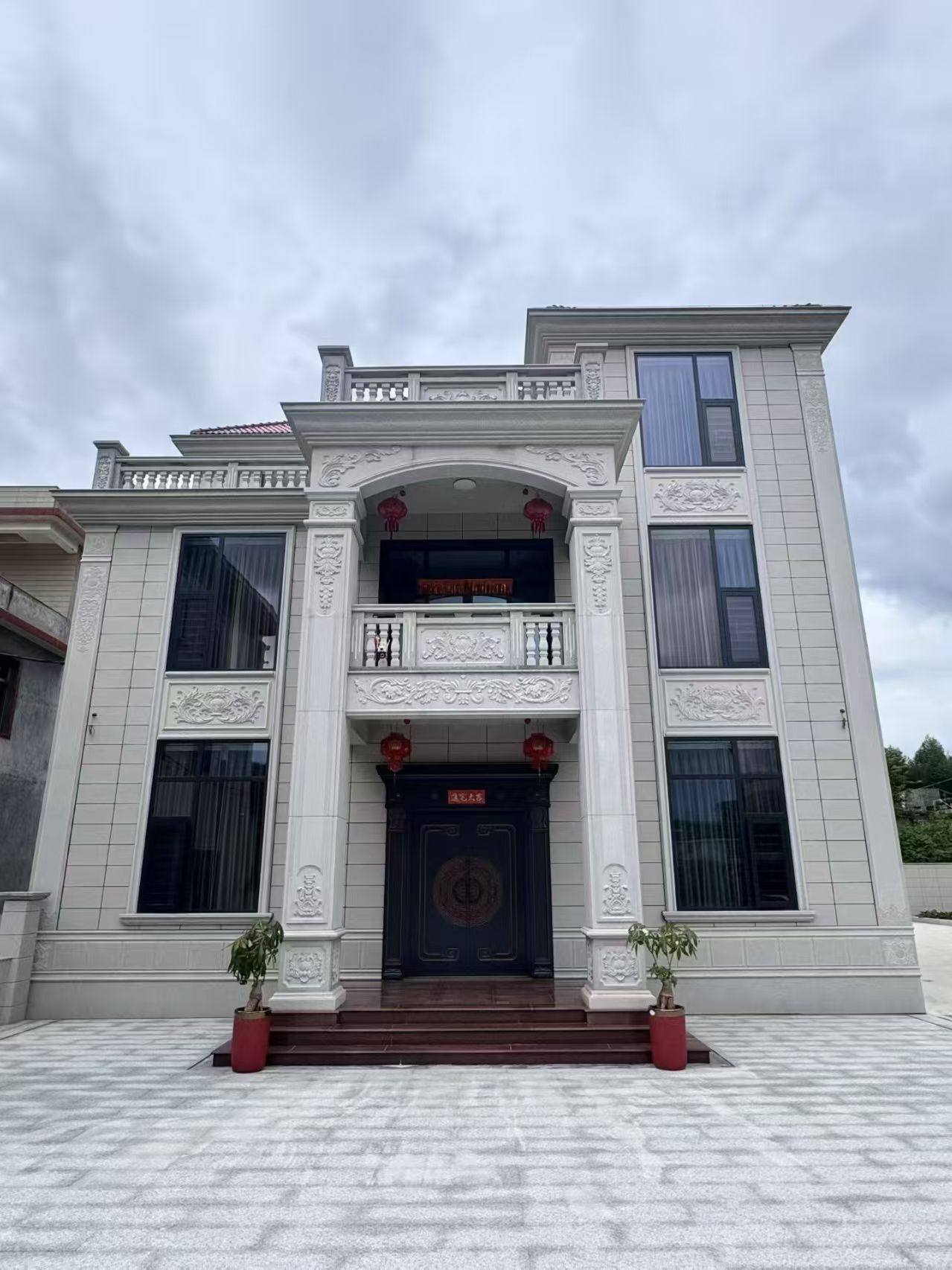 海南 芝麻白石材别墅干挂案例展示