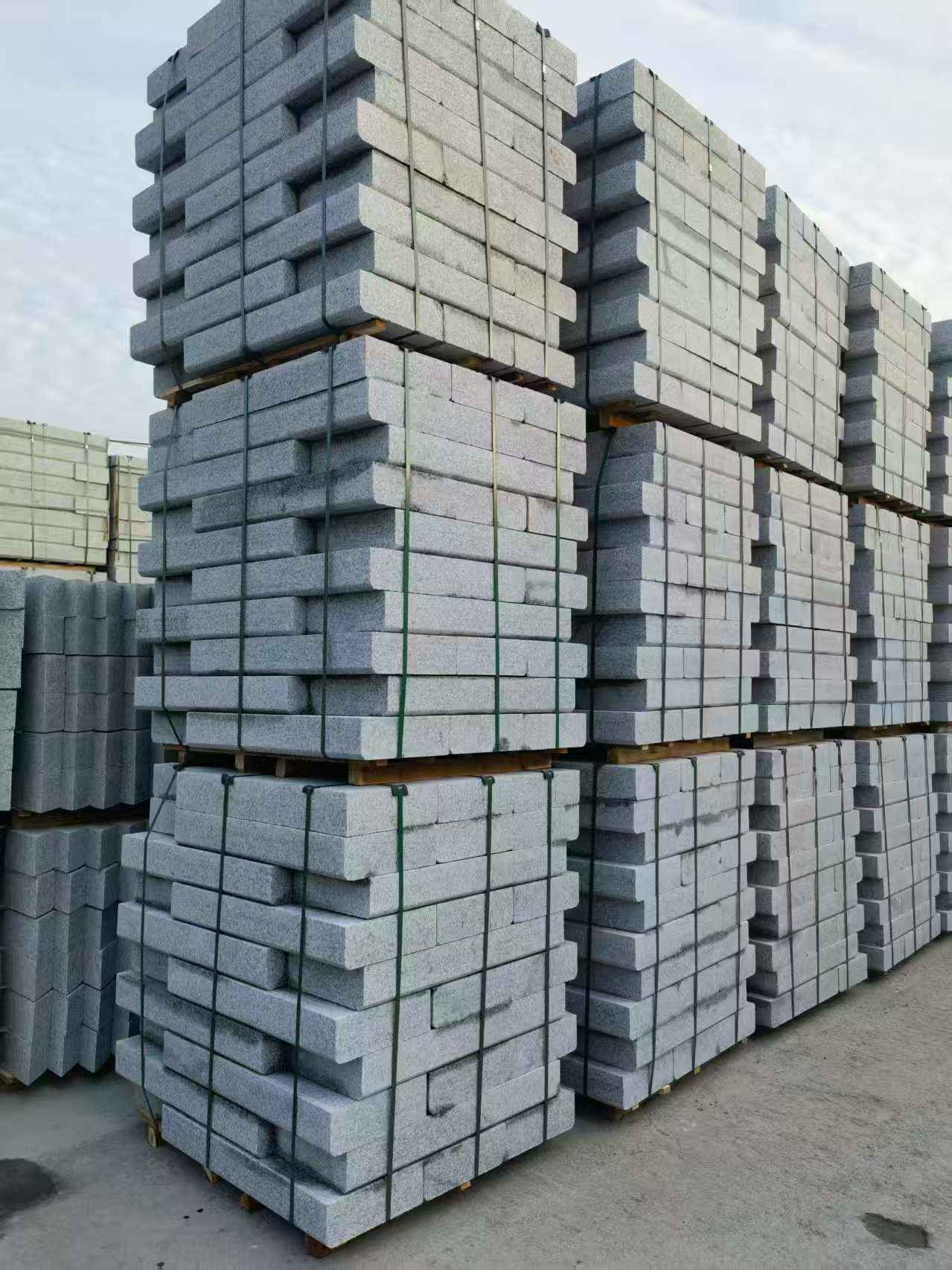 海南 路沿石（路侧石），颜色一致，尺寸标准