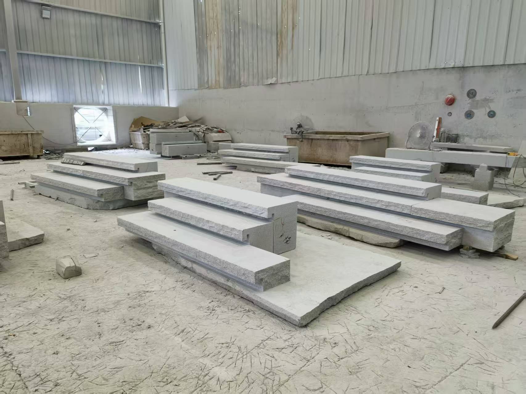 海南 整石台阶（大面火烧+侧面自然面），出货前厂内拼装
