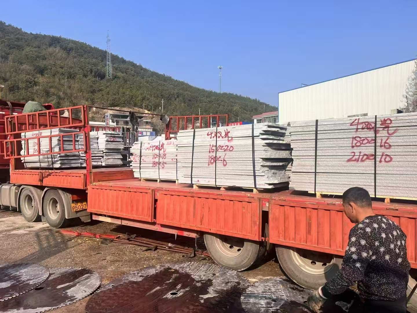 海南 芝麻灰花岗岩光面毛板出货日常